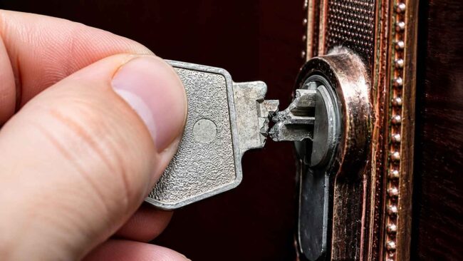 Broken Key Extraction Service