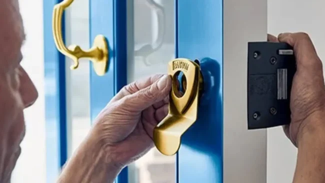 Learn how commercial Wildwood locksmith services improve business security with advanced locks, rekeying & daily operations.