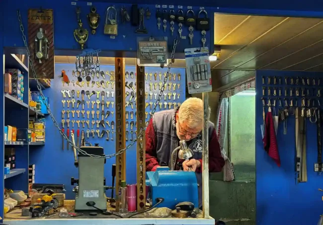 Residential and Commercial Locksmith Solutions in Ladue MO Learn how residential and commercial locksmith solutions in Ladue help property owners to secure homes & commercial properties.